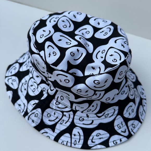 Gilly Hicks Bucket Hat Summer Smiley Face Logo Y2K Reversible OS Sun Hat - Picture 2 of 10